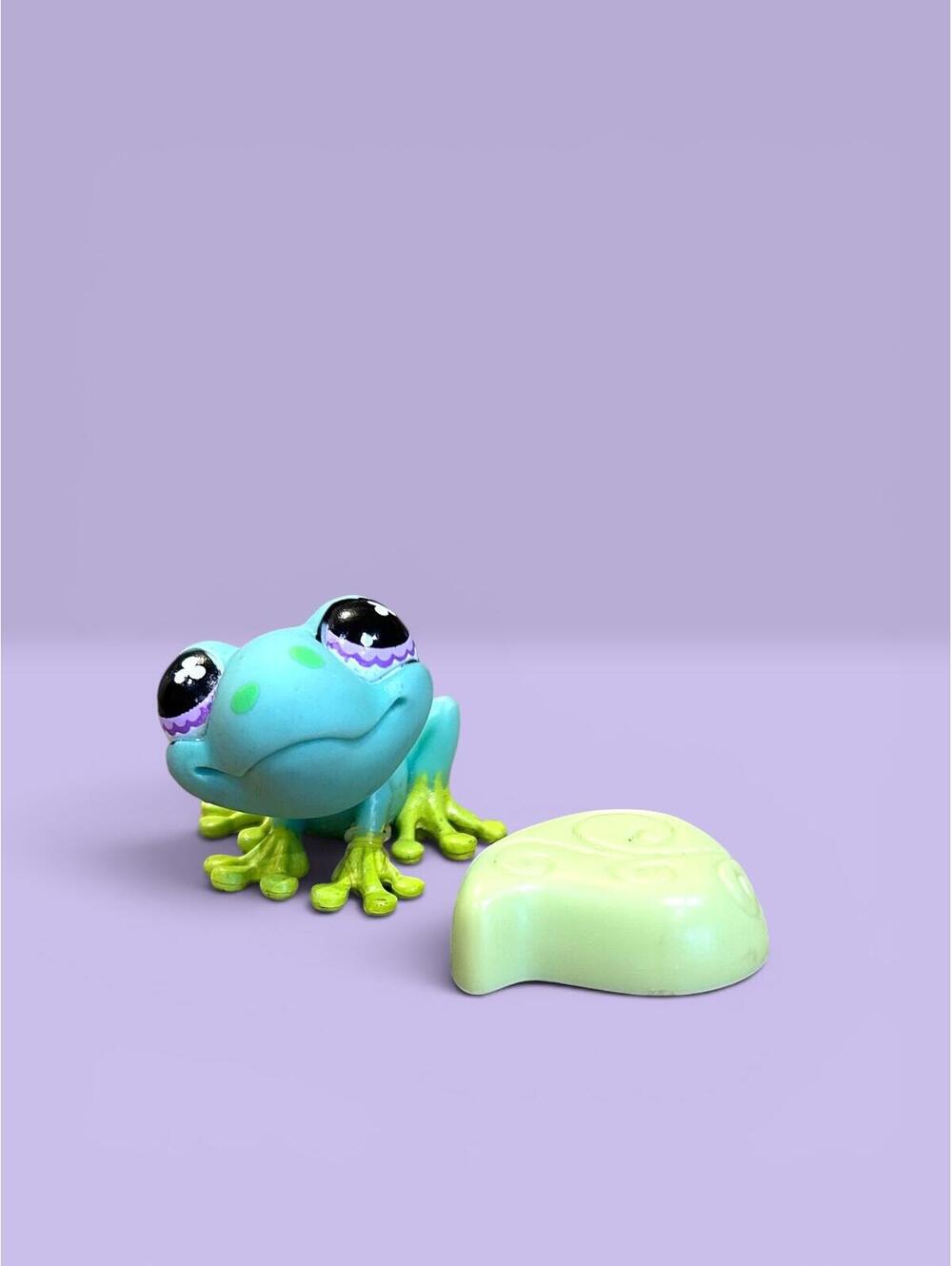 Littlest Pet Shop LPS Frog #479 with Accessory